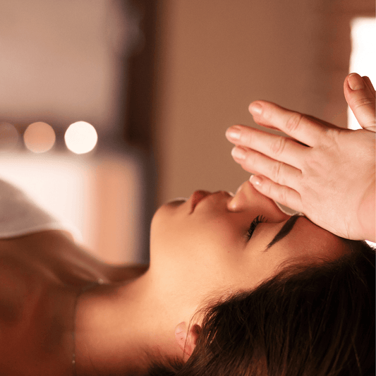 Bienfaits du massage crânien : relaxation et pousse des cheveux